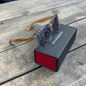 MAKINGBIGBANK Sunglasses and Case Set